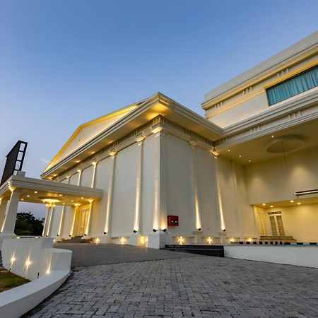 The Grand Monarch Hotel, اوجاين المظهر الخارجي الصورة