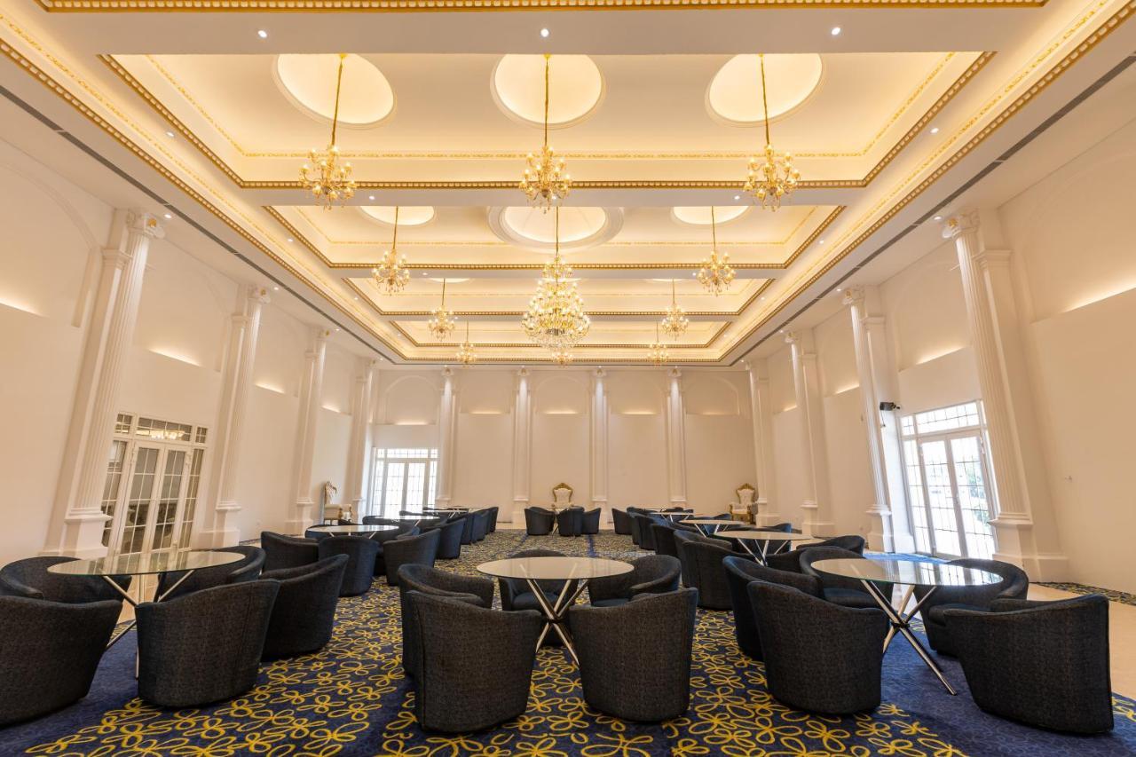 The Grand Monarch Hotel, اوجاين المظهر الخارجي الصورة