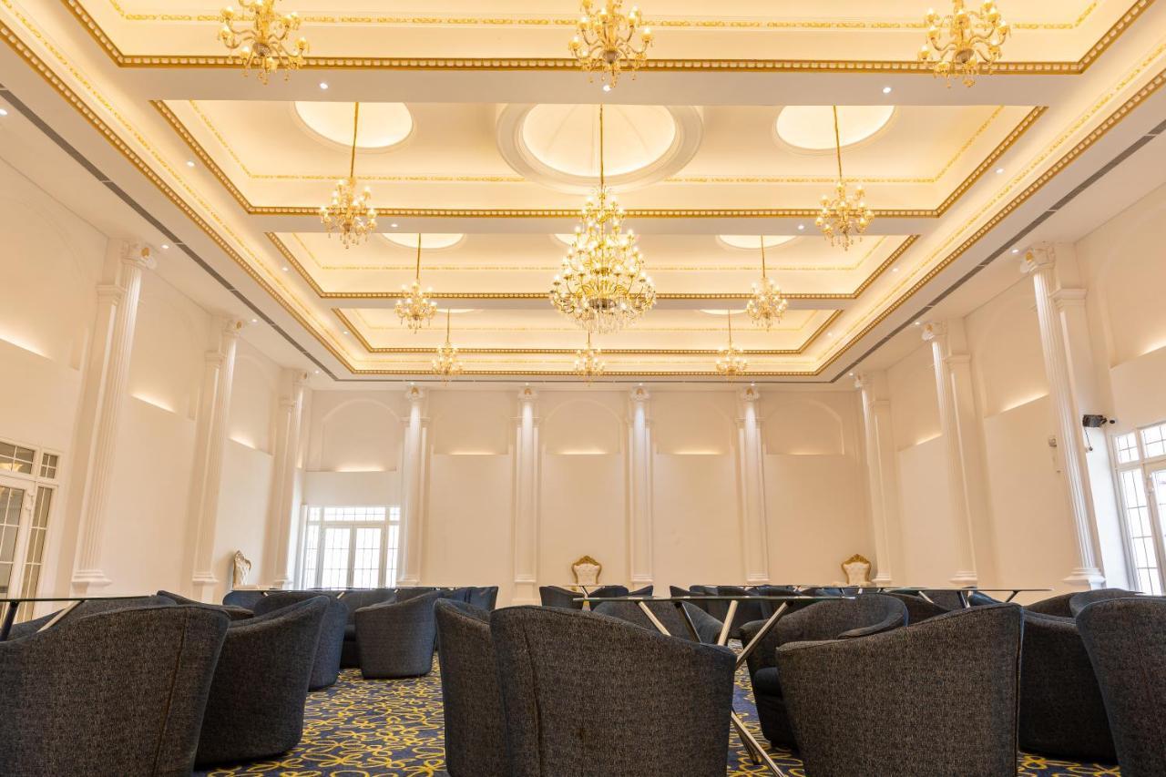 The Grand Monarch Hotel, اوجاين المظهر الخارجي الصورة