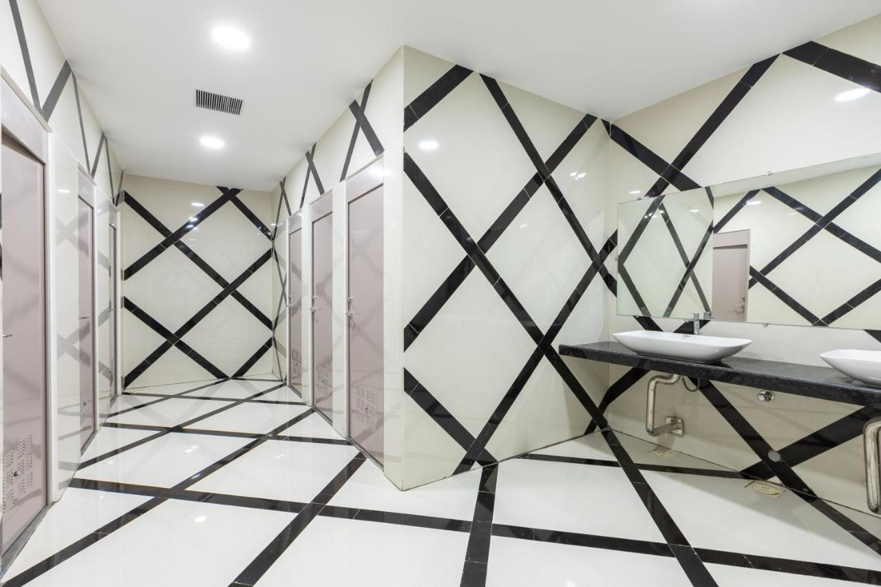 The Grand Monarch Hotel, اوجاين المظهر الخارجي الصورة