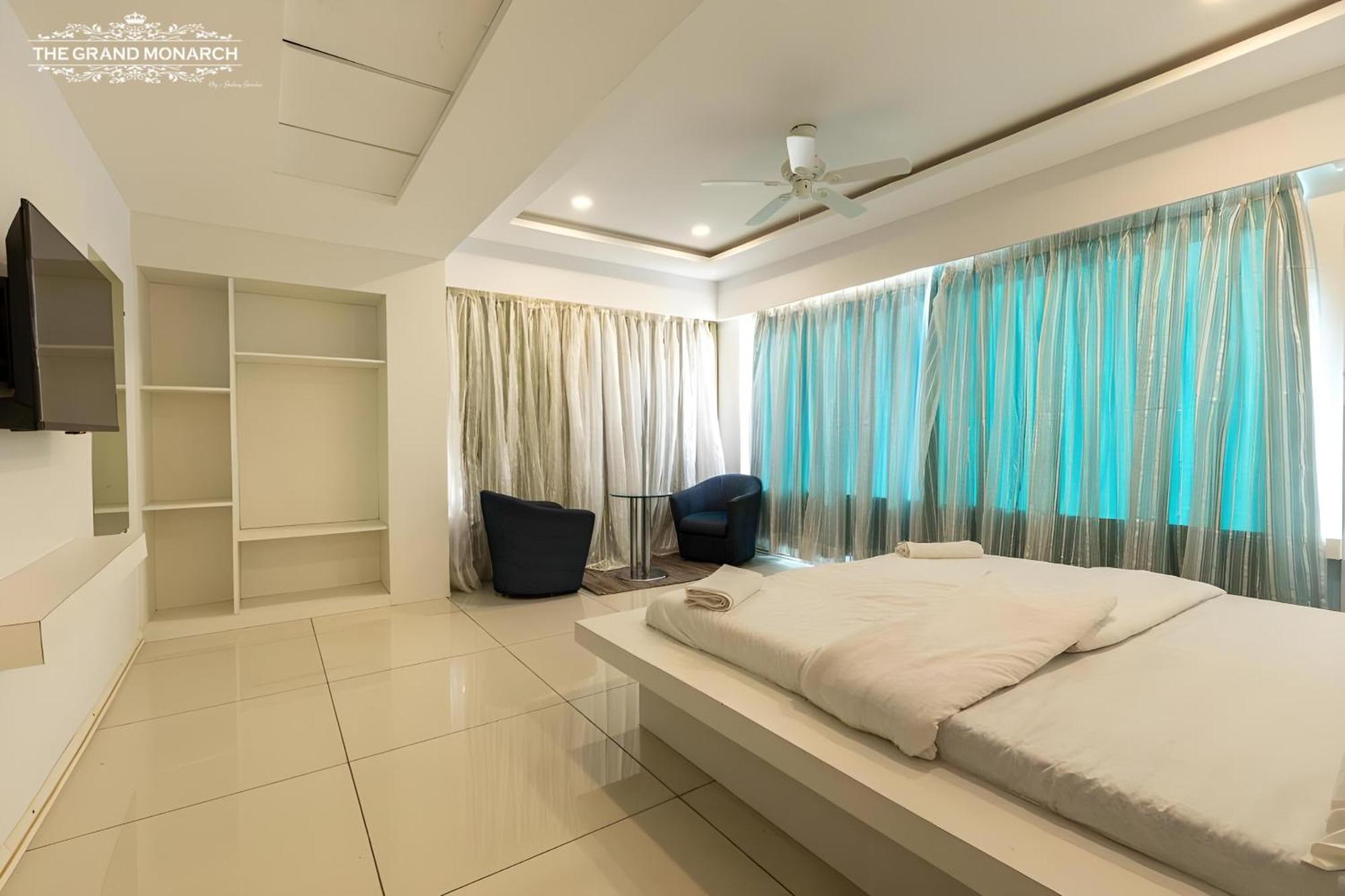 The Grand Monarch Hotel, اوجاين المظهر الخارجي الصورة