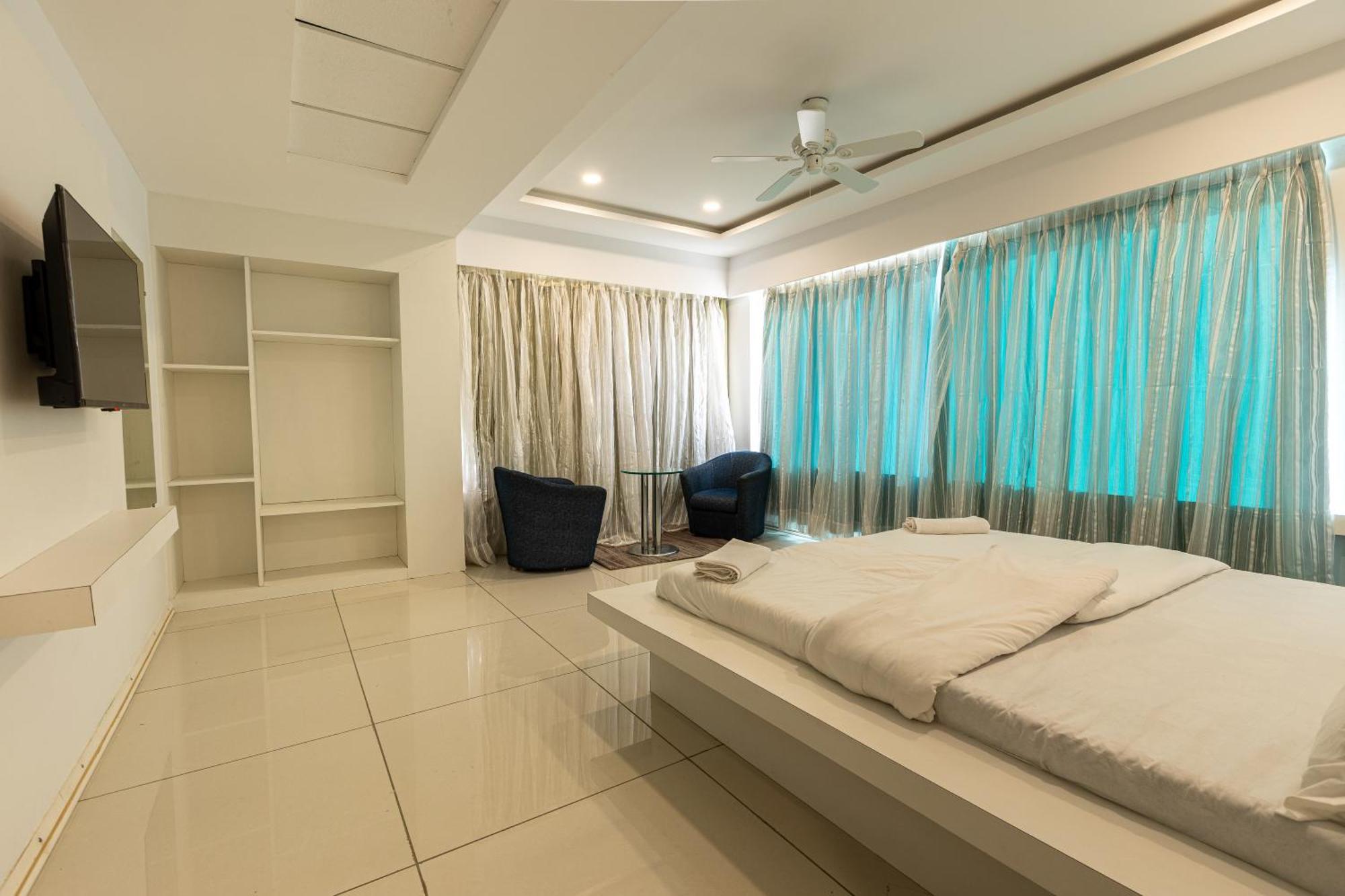 The Grand Monarch Hotel, اوجاين المظهر الخارجي الصورة