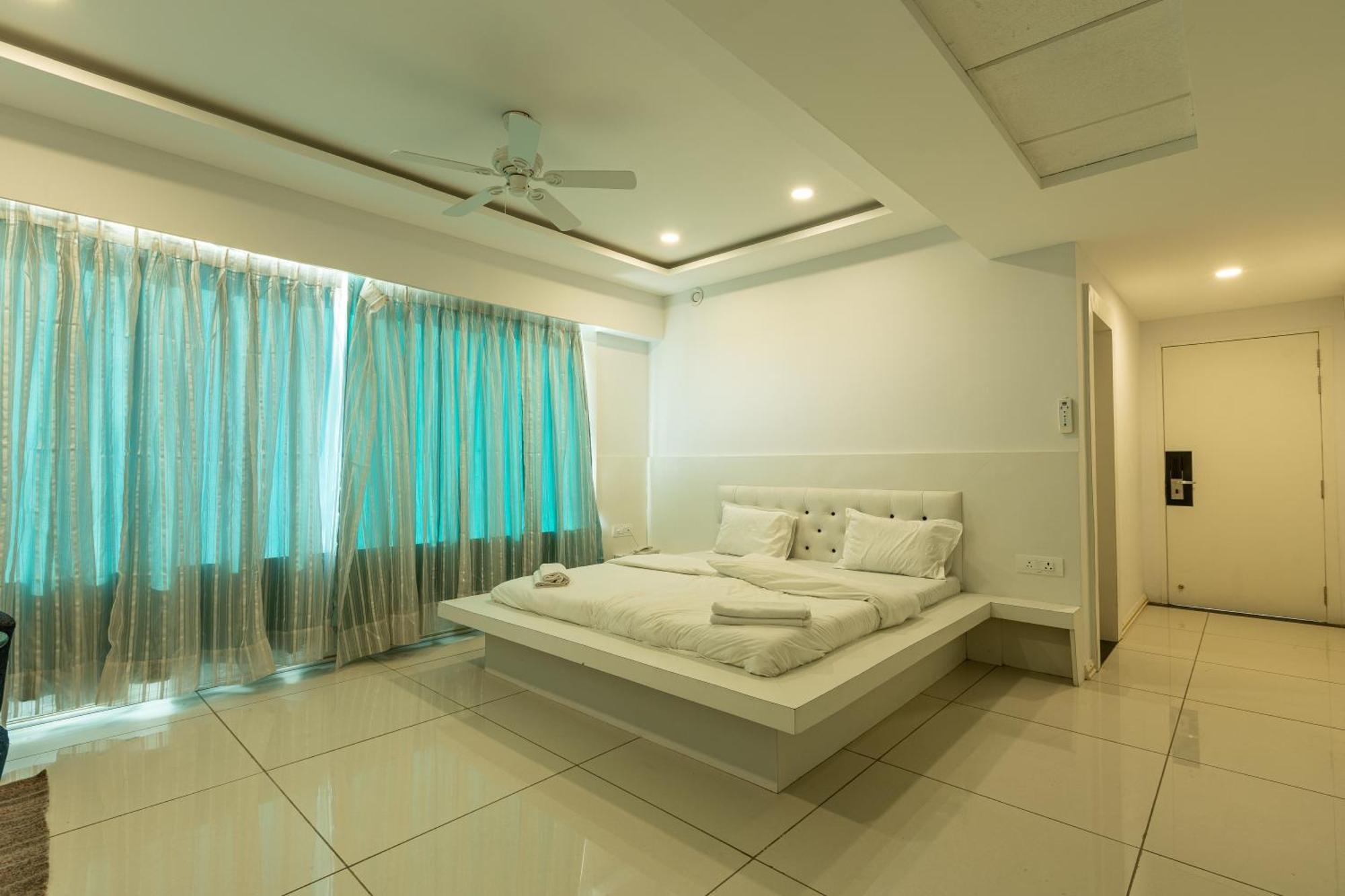 The Grand Monarch Hotel, اوجاين المظهر الخارجي الصورة